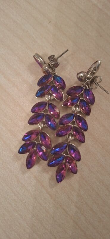 Oriflame sırğası qiyməti 34 azndir.satış üçün alınmışdır.əldə olduğu lalafo.az -da Oriflame sırğası qiyməti 34 azndir.satış üçün alınmışdır.əldə olduğu