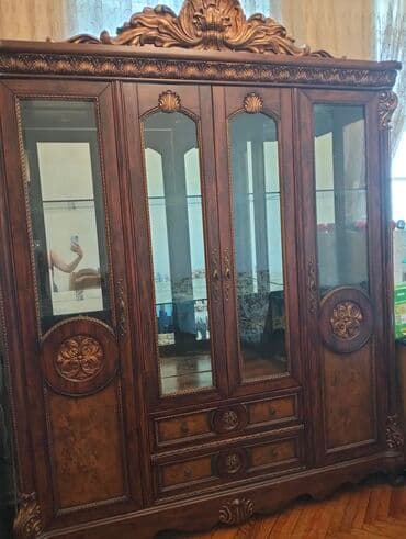 Şüşəli dolab vitrini, Ünvandan götürmə lalafo.az -da Şüşəli dolab vitrini, Ünvandan götürmə