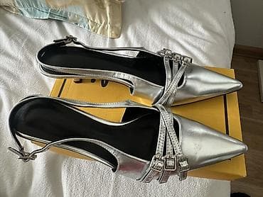 Gümüşü rəngli qadın ayaqqabısı – kəmərli slingback model - Rəng lalafo.az -da Gümüşü rəngli qadın ayaqqabısı – kəmərli slingback model - Rəng