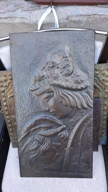 Dörd müxtəlif naxışlı metal relyef lövhələri. Lövhələrdə birində papaq lalafo.az -da Dörd müxtəlif naxışlı metal relyef lövhələri. Lövhələrdə birində papaq