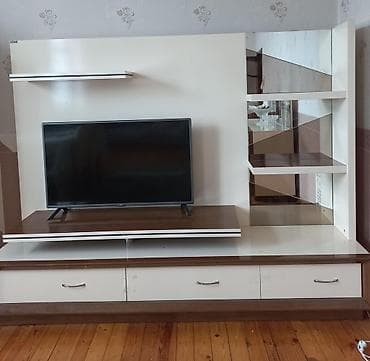 İşlənmiş, Düz TV altlığı, Polkalı lalafo.az -da İşlənmiş, Düz TV altlığı, Polkalı