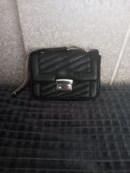 Qara rəngli zəncirli çiyin çantası - Material: süni dəri, yüngül və lalafo.az -da Qara rəngli zəncirli çiyin çantası - Material: süni dəri, yüngül və