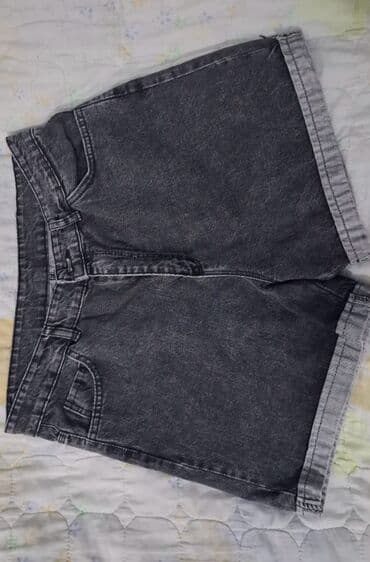 Boz-duman rəngli denim şort - Material: qalın, yuyulmuş denim (cotton lalafo.az -da Boz-duman rəngli denim şort - Material: qalın, yuyulmuş denim (cotton