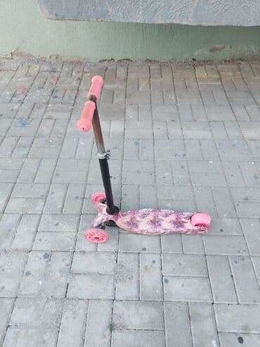 Uşaq skuterı – 3 təkərli - Rəng: çəhrayı qarışıq naxışlı gövdə lalafo.az -da Uşaq skuterı – 3 təkərli - Rəng: çəhrayı qarışıq naxışlı gövdə