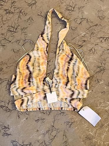 Məhsul: Halter-neck krossover qısa top - Dizayn: Boyundan bağlanan lalafo.az -da Məhsul: Halter-neck krossover qısa top - Dizayn: Boyundan bağlanan