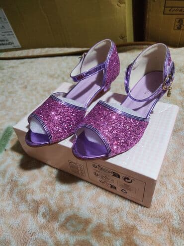 Qız uşaqları üçün parıltılı ayaqqabı - Model: açıq burunlu, topuqlu lalafo.az -da Qız uşaqları üçün parıltılı ayaqqabı - Model: açıq burunlu, topuqlu