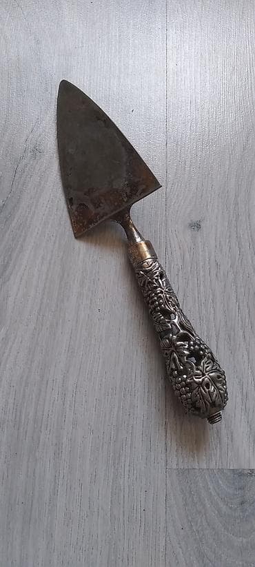 Antik desert/pendir bıçağı – dekorativ metal saplı - Təyinat at lalafo.az Antik desert/pendir bıçağı – dekorativ metal saplı - Təyinat
