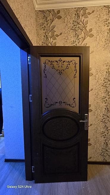 Klassik üslubda otaq qapısı - Material: tünd rəngli ağac teksturalı lalafo.az -da Klassik üslubda otaq qapısı - Material: tünd rəngli ağac teksturalı