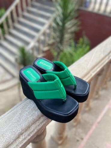 Amerikada alinib. Bir defe geyinilib. teze kimidir. Hundur olduguna lalafo.az -da Amerikada alinib. Bir defe geyinilib. teze kimidir. Hundur olduguna