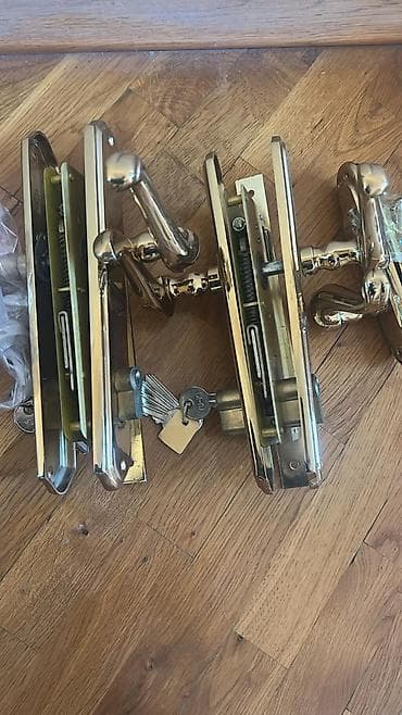 Məhsul: Qapı üçün bronz rəngli mexaniki qulflu dəst 1 komplekti 10 azn lalafo.az -da Məhsul: Qapı üçün bronz rəngli mexaniki qulflu dəst 1 komplekti 10 azn