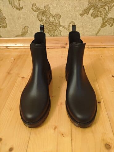 Ölçü: 39, rəng - Qara, İşlənmiş lalafo.az -da Ölçü: 39, rəng - Qara, İşlənmiş