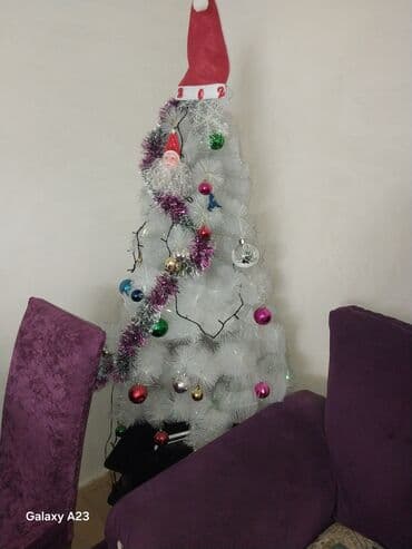 Ağ rəngli şam ağacı – tam bəzədilmiş - Təxminən 1,6–1,8 m hündürlükdə lalafo.az -da Ağ rəngli şam ağacı – tam bəzədilmiş - Təxminən 1,6–1,8 m hündürlükdə