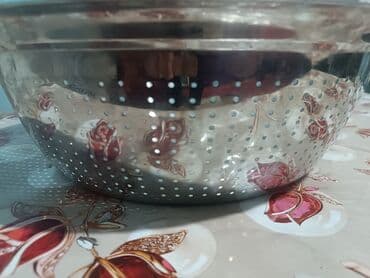 Böyük ölçülü paslanmayan poladdan süzgəc/kolander. Xüsusiyyətlər: - lalafo.az -da Böyük ölçülü paslanmayan poladdan süzgəc/kolander. Xüsusiyyətlər: -