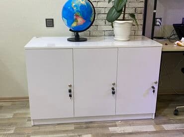 Ağ rəngli, minimal dizayna sahib 3 qapılı saxlama şkafı lalafo.az -da Ağ rəngli, minimal dizayna sahib 3 qapılı saxlama şkafı