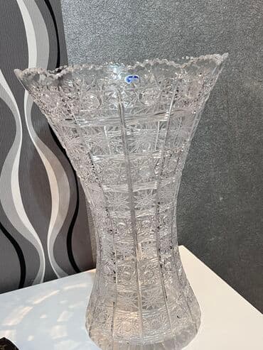 Guldan xrustal Bohemia ideal veziyetdedir 45 см lalafo.az -da Guldan xrustal Bohemia ideal veziyetdedir 45 см