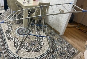 Paltarqurudan asılqan – qatlanan, iri tutumlu model. - Material lalafo.az -da Paltarqurudan asılqan – qatlanan, iri tutumlu model. - Material