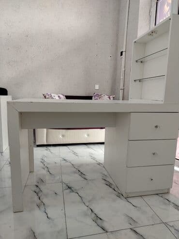 İşlənmiş, Manikür üçün masa, Güzgülü lalafo.az -da İşlənmiş, Manikür üçün masa, Güzgülü