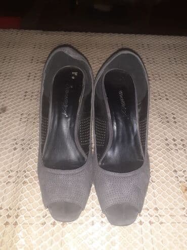 Qadın tuflisi – açıq burunlu, perforasiyalı, tünd boz rəng - Brend lalafo.az -da Qadın tuflisi – açıq burunlu, perforasiyalı, tünd boz rəng - Brend