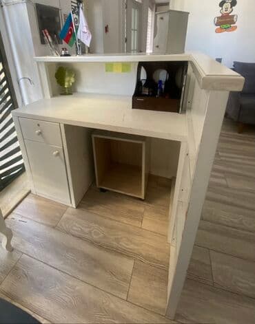 Ağ rəngli resepsiyon/qarşılama masası - Material: Təmiz taxta - lalafo.az -da Ağ rəngli resepsiyon/qarşılama masası - Material: Təmiz taxta -