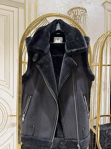 Жилет, Stradivarius, S, цвет - Черный at lalafo.az Жилет, Stradivarius, S, цвет - Черный