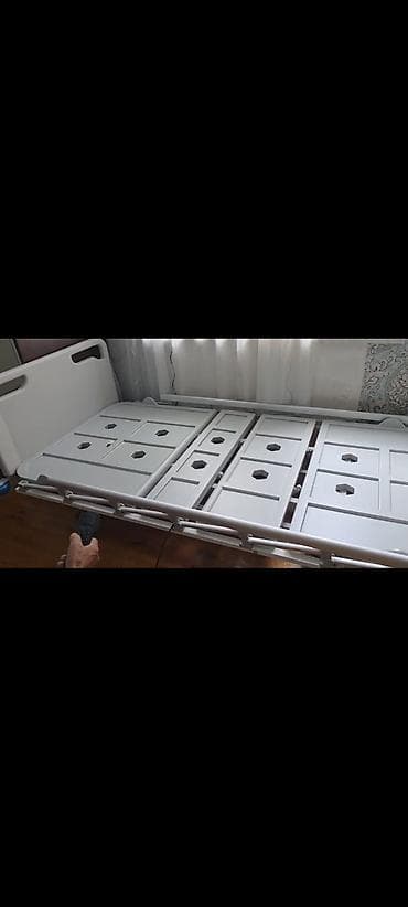 Elektrikli tənzimlənən tibbi çarpayı. Ağ rəngli metal konstruksiyalı lalafo.az -da Elektrikli tənzimlənən tibbi çarpayı. Ağ rəngli metal konstruksiyalı