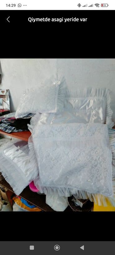 Ağ rəngdə bəzəkli uşaq beşiyi/çarşaf dəsti. - Parlaq atlas parçadan lalafo.az -da Ağ rəngdə bəzəkli uşaq beşiyi/çarşaf dəsti. - Parlaq atlas parçadan