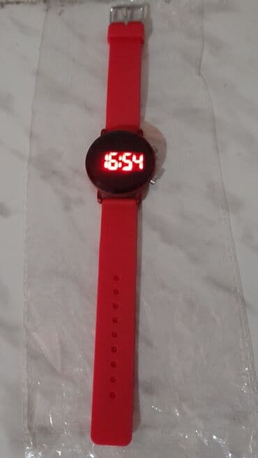 Yeni, Qol saatı, rəng - Qırmızı lalafo.az -da Yeni, Qol saatı, rəng - Qırmızı