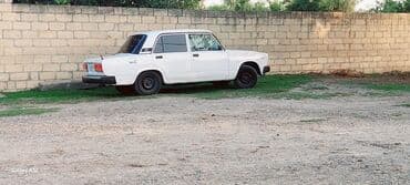 Lada klassik sedan - Kuzov: ağ rəng, 4 qapı, qara polad disklər, qara lalafo.az -da Lada klassik sedan - Kuzov: ağ rəng, 4 qapı, qara polad disklər, qara