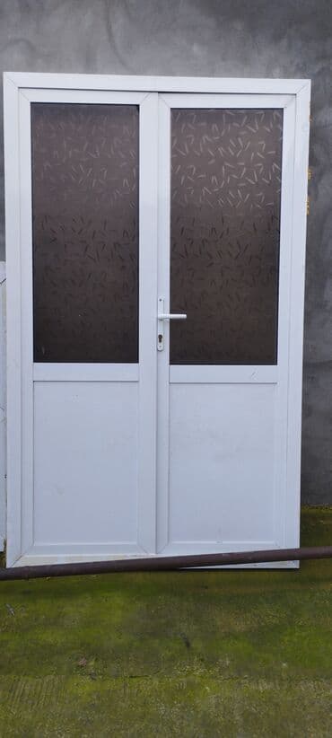 PVC ikiqat giriş qapısı – şüşəli Xüsusiyyətlər: - Material: ağ PVC lalafo.az -da PVC ikiqat giriş qapısı – şüşəli Xüsusiyyətlər: - Material: ağ PVC