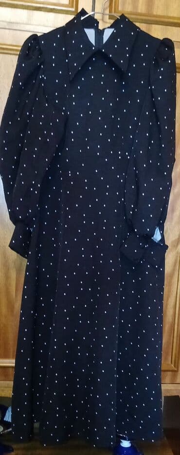 Qadın paltarı – qara rəngdə xırda ağ nöqtə naxışlı Xüsusiyyətlər: - lalafo.az -da Qadın paltarı – qara rəngdə xırda ağ nöqtə naxışlı Xüsusiyyətlər: -