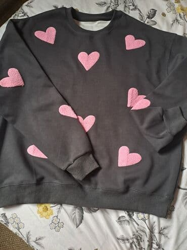 Qaranlıq boz rəngli, rahat oversize svitşot. Üzərində yumşaq lalafo.az -da Qaranlıq boz rəngli, rahat oversize svitşot. Üzərində yumşaq