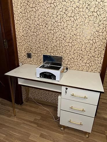 Satılır: Gözəllik/salon üçün avadanlıq dəsti 1) Manikür/üz masası - lalafo.az -da — 1 Satılır: Gözəllik/salon üçün avadanlıq dəsti 1) Manikür/üz masası - — 1