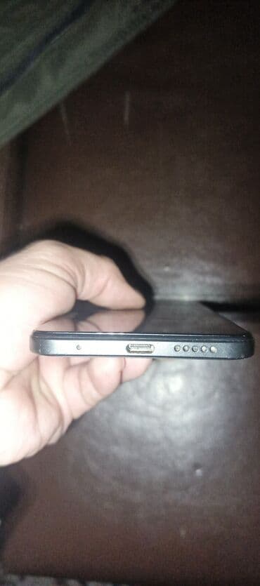 Smartfon – qara korpus, düzbucaqlı dizayn və metal çərçivə lalafo.az -da Smartfon – qara korpus, düzbucaqlı dizayn və metal çərçivə