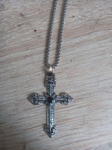 Metal xaç kulonlu boyunbağı - Material: gümüş rəngli metal ərinti - lalafo.az -da Metal xaç kulonlu boyunbağı - Material: gümüş rəngli metal ərinti -