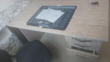 Ofis mebeli dəsti - İş masası: Sağ tərəfdə 3 çekmecəli, ağac at lalafo.az Ofis mebeli dəsti - İş masası: Sağ tərəfdə 3 çekmecəli, ağac