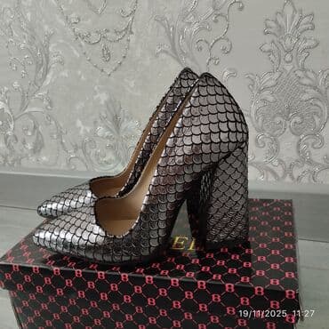 Tuflilər, Ölçü: 36, rəng - Gümüşü, İşlənmiş lalafo.az -da Tuflilər, Ölçü: 36, rəng - Gümüşü, İşlənmiş