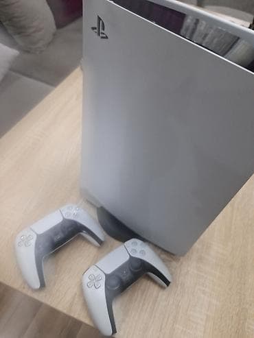 PlayStation 5 (Diskli versiya) + 2 ədəd DualSense idarəetmə pultu + 5 lalafo.az -da PlayStation 5 (Diskli versiya) + 2 ədəd DualSense idarəetmə pultu + 5