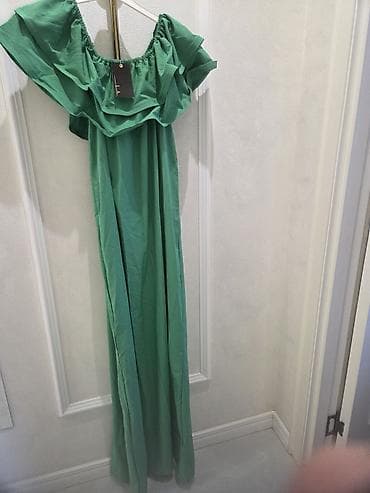 Yaşıl rəngli, uzun, off-shoulder (açıq çiyin) maxi don. - Üst hissədə at lalafo.az Yaşıl rəngli, uzun, off-shoulder (açıq çiyin) maxi don. - Üst hissədə