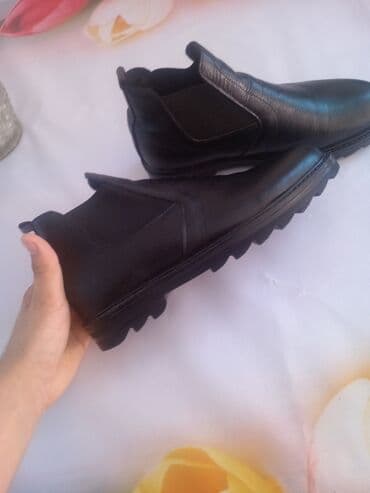 Qara rəngli kişi botları - Model: yan rezinli slip-on (bağsız) lalafo.az -da Qara rəngli kişi botları - Model: yan rezinli slip-on (bağsız)